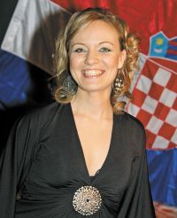 Sabina Balogh je s Pinkicom na- stupila na ovom hrvatskom balu u Undi u krčmi Koli (Kolosar)